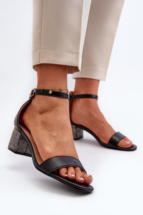 Sandały Model Wiatalia 8338-257 Black - Step in style Sandały Model Wiatalia 8338-257 Black - Step in style