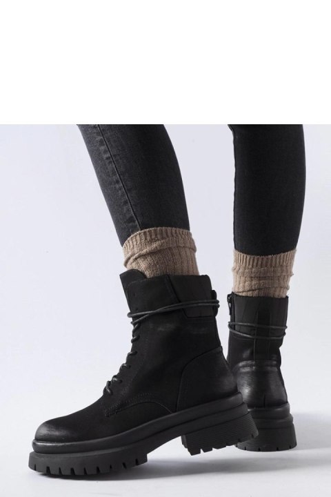 Czarne trapery z przetartym noskiem Vadnais - Solea Czarne trapery z przetartym noskiem Vadnais - Solea