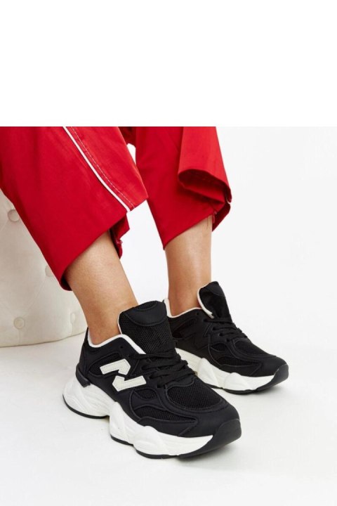 Czarne sneakersy na masywnej podeszwie Gergely - Solea Czarne sneakersy na masywnej podeszwie Gergely - Solea