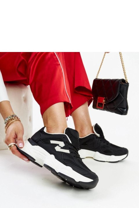 Czarne sneakersy na masywnej podeszwie Gergely - Solea Czarne sneakersy na masywnej podeszwie Gergely - Solea