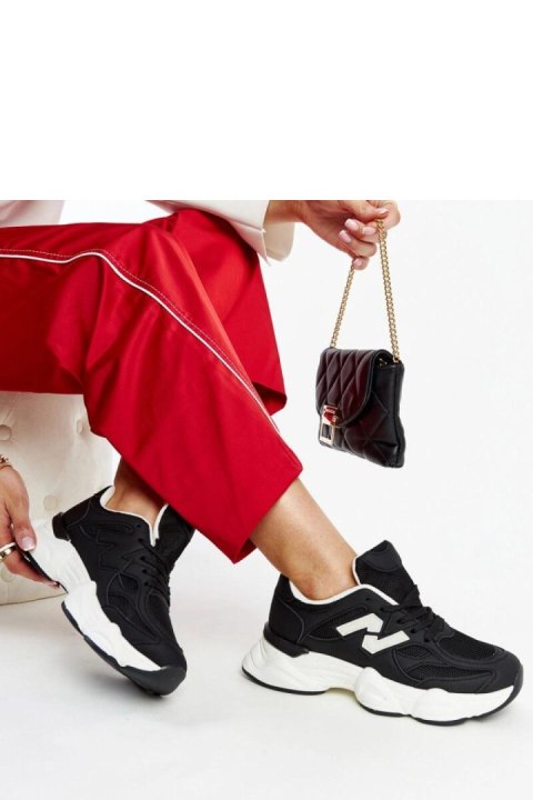 Czarne sneakersy na masywnej podeszwie Gergely - Solea Czarne sneakersy na masywnej podeszwie Gergely - Solea