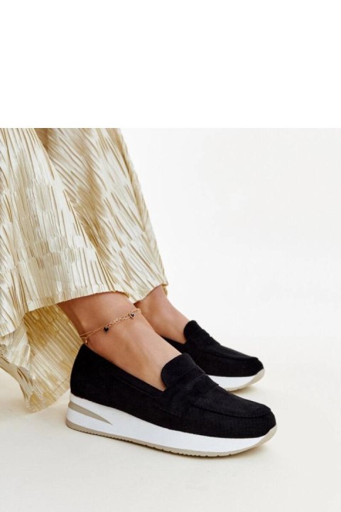 Czarne perforowane półbuty Muna - Solea Czarne perforowane półbuty Muna - Solea