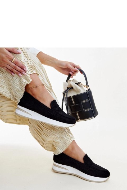 Czarne perforowane półbuty Muna - Solea Czarne perforowane półbuty Muna - Solea