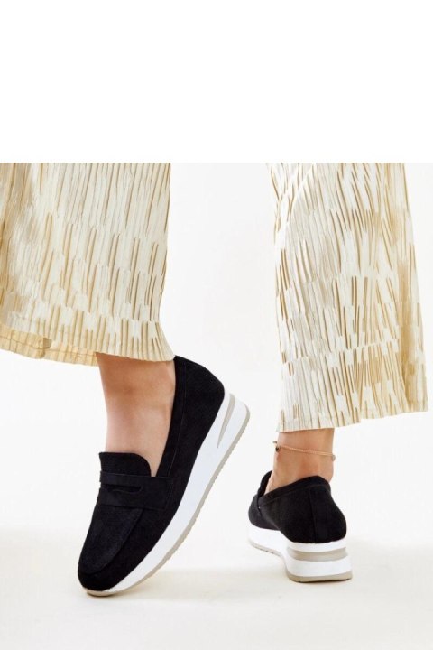 Czarne perforowane półbuty Muna - Solea Czarne perforowane półbuty Muna - Solea