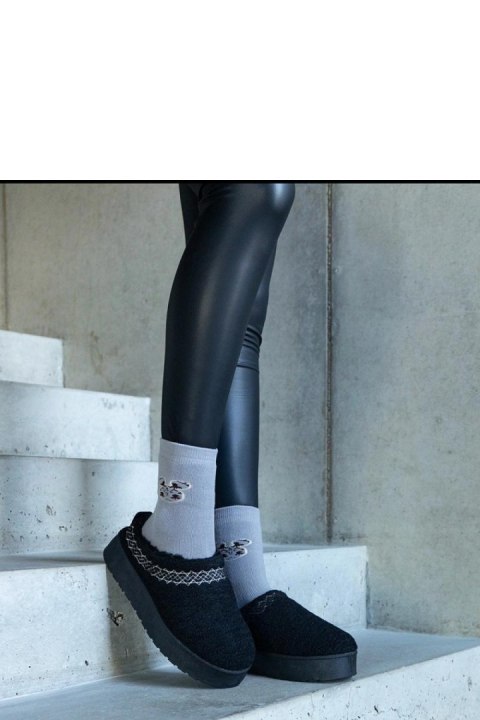 Czarne śniegowce na platformie z niską cholewką i haftowanym wzorem Greene - Solea Czarne śniegowce na platformie z niską cholewką i haftowanym wzorem Greene - Solea